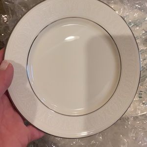 Lenox courtyard platinum 5 piece place setting